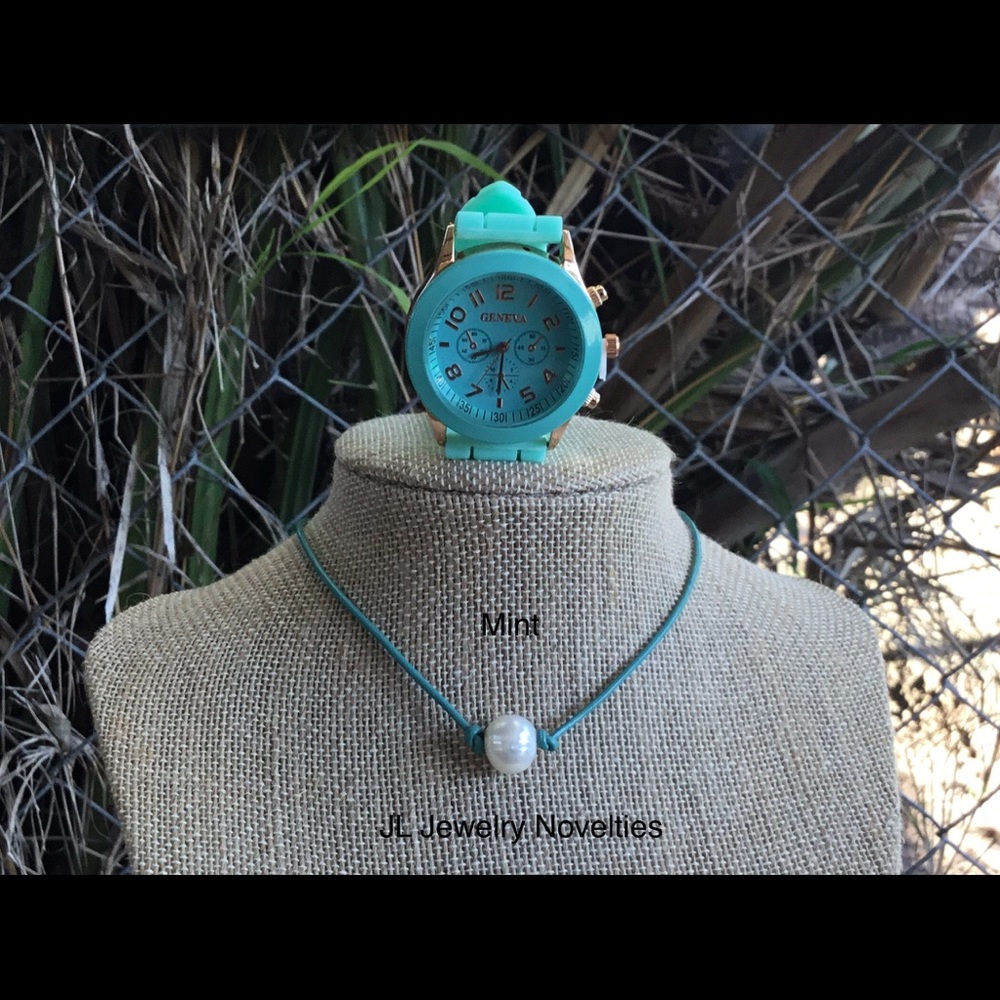 NWOTMint Leather Pearl Choker and Geneva Watch Set